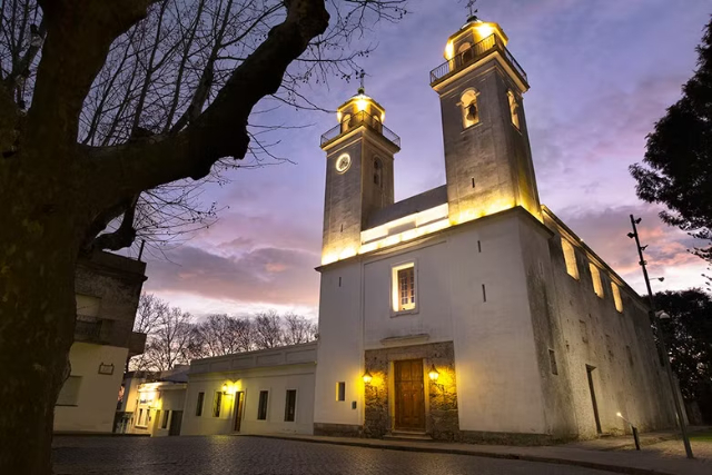 福の神教会 - Colonia Del Sacramento | Secret World Trip Planner