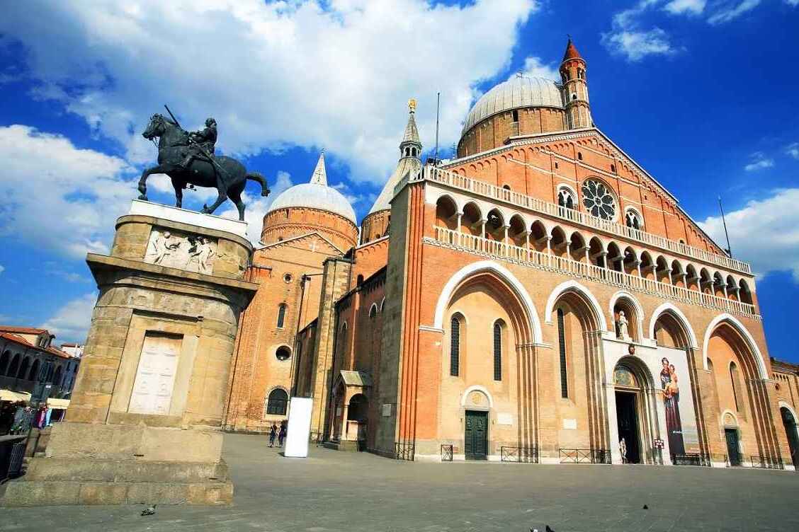 Piazza del Santo, cuore di Padova - Padova | Secret World Trip Planner