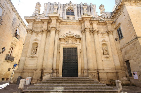 La Chiesa di Santa Teresa la statua di cartapesta — Lecce