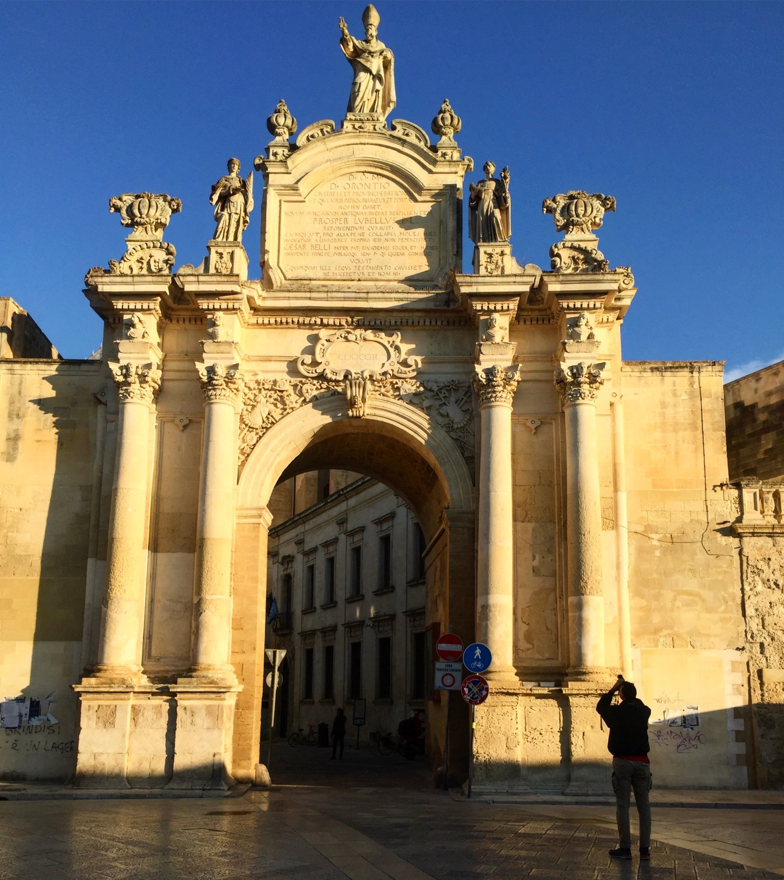 Lecce: Porta Napoli - Lecce | Secret World Trip Planner