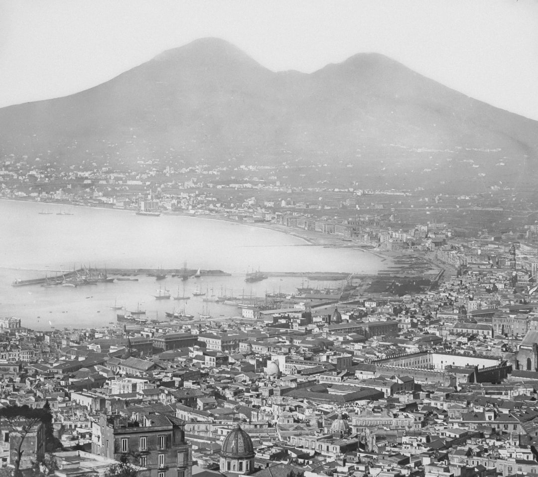 图库照片帕里西奥那不勒斯的历史 - Napoli | Secret World Trip Planner