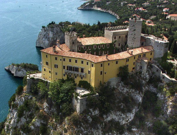 Zamek Duino - Duino | Secret World Trip Planner
