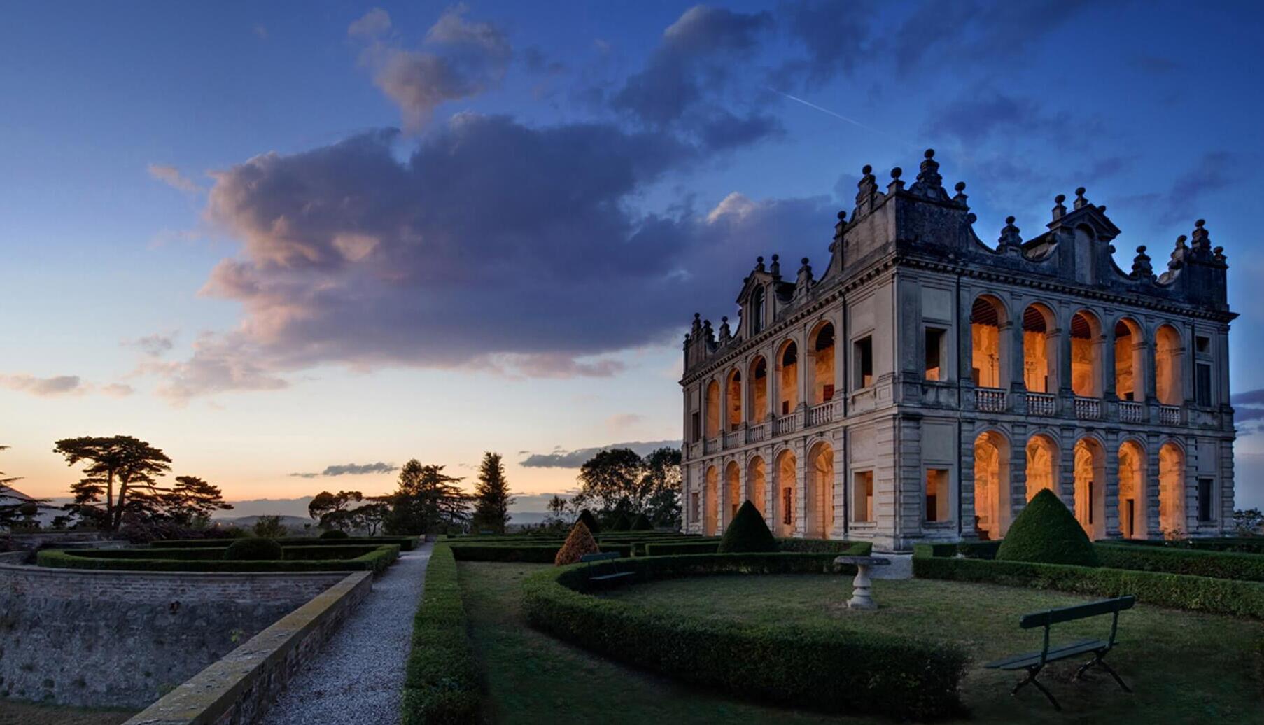 Villa Emo Capodilista因其独特的建筑而在威尼斯别墅中脱颖而出。 - Selvazzano Dentro | Secret World Trip Planner