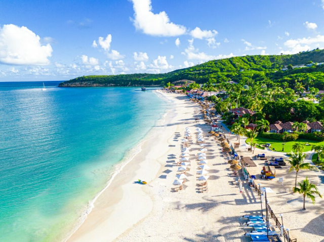 디킨슨 베이 - Dickenson Bay | Secret World Trip Planner