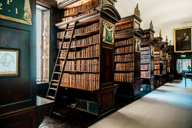 Die Bibliothek von Marsh - Dublin 8 | Secret World Trip Planner