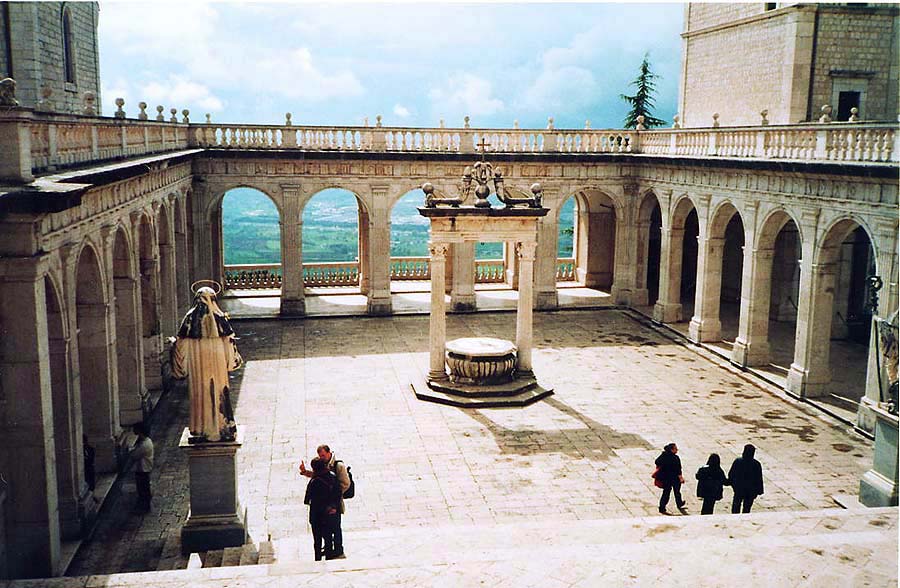 Abdij van Monte Cassino - Montecassino | Secret World Trip Planner
