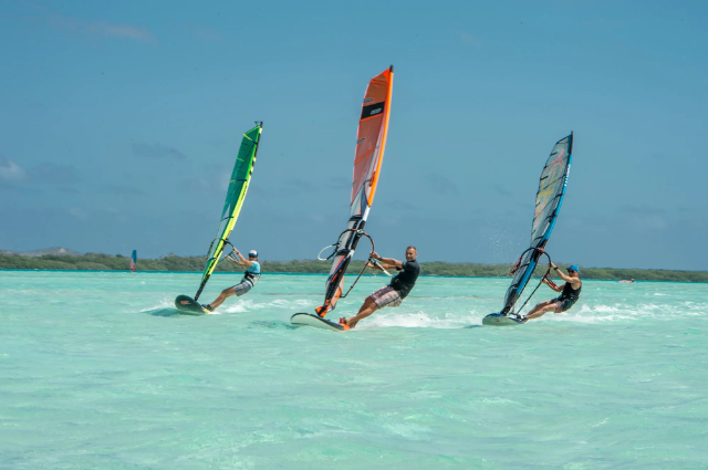 La plage de Sorobon et la planche à voile, - Kralendijk | Secret World Trip Planner