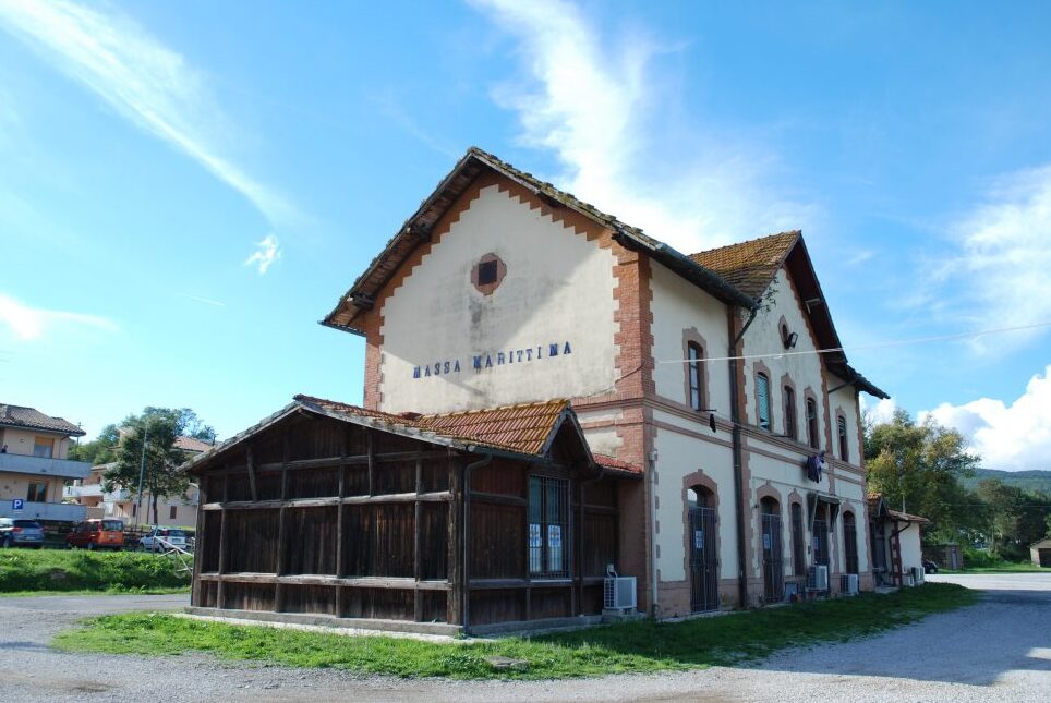 Wieniec-Stacja kolejowa - Ghirlanda | Secret World Trip Planner