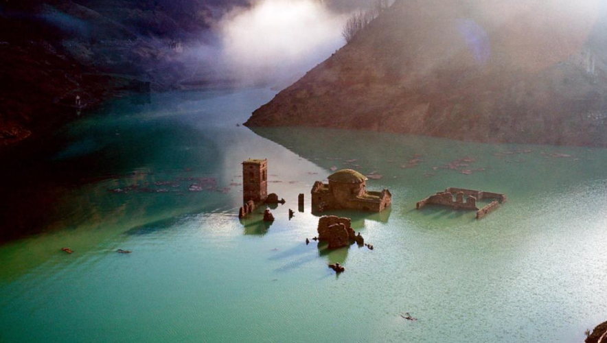 Jezioro Valli i Wioska duchów Fabbri ferrai - Lago di Vagli | Secret World Trip Planner