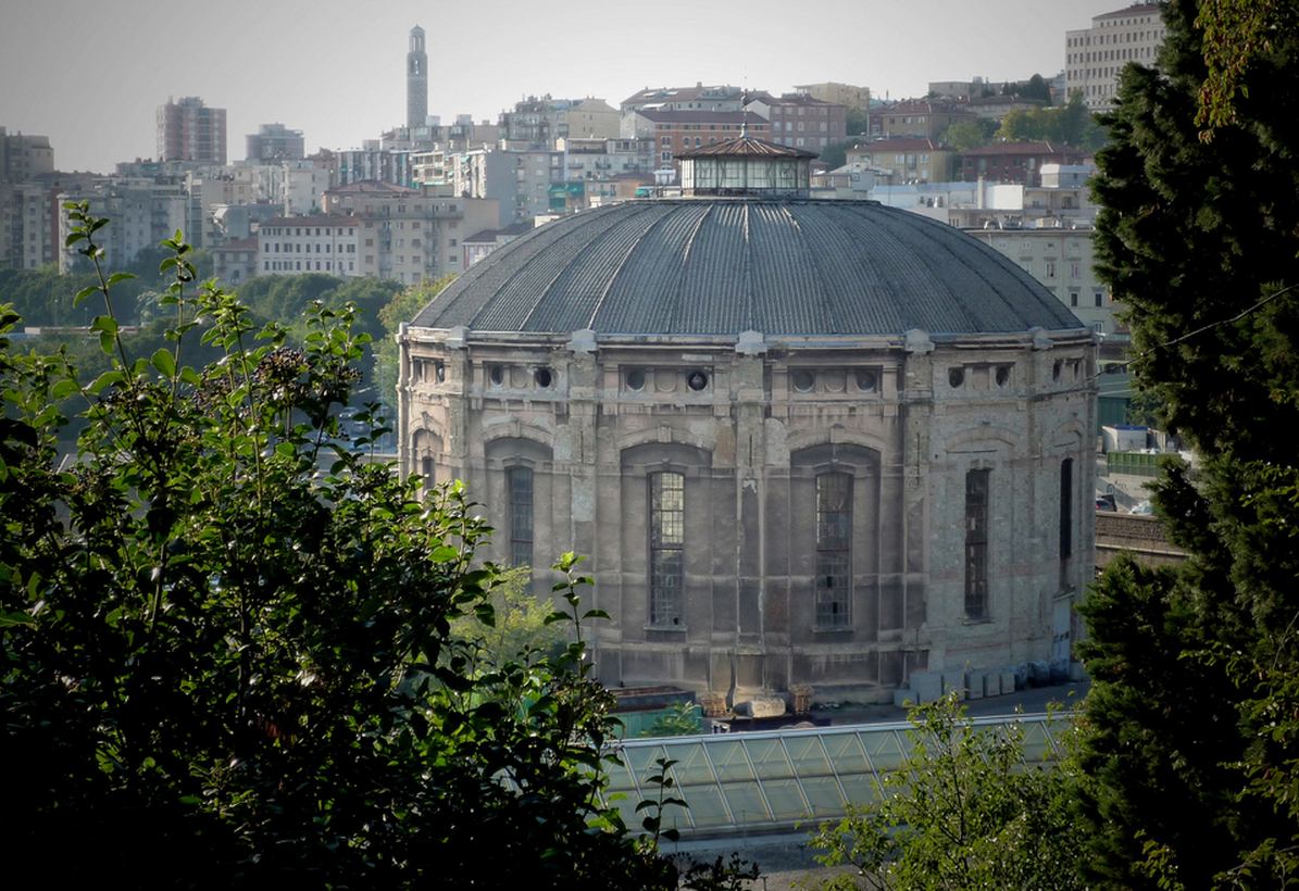 Trieste und der antike Gasometer von Broletto — Trieste