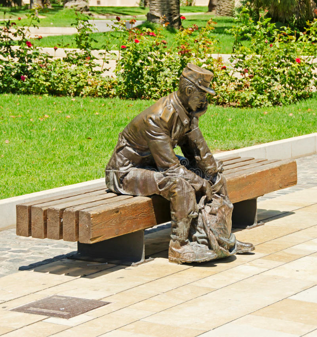 Het standbeeld van de droevige soldaat - Cartagena | Secret World Trip Planner