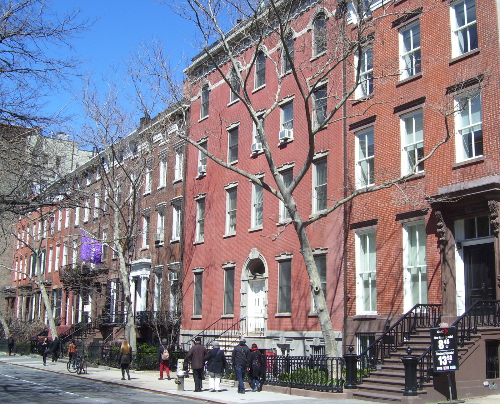 Greenwich Village: Washington Square Park and Hopper - New York | Secret World Trip Planner