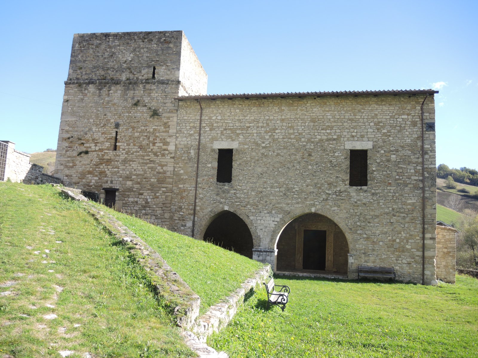 Carpineto della Nora und die Kirche San Bartolomeo - Contrada S. Bartolomeo | Secret World Trip Planner