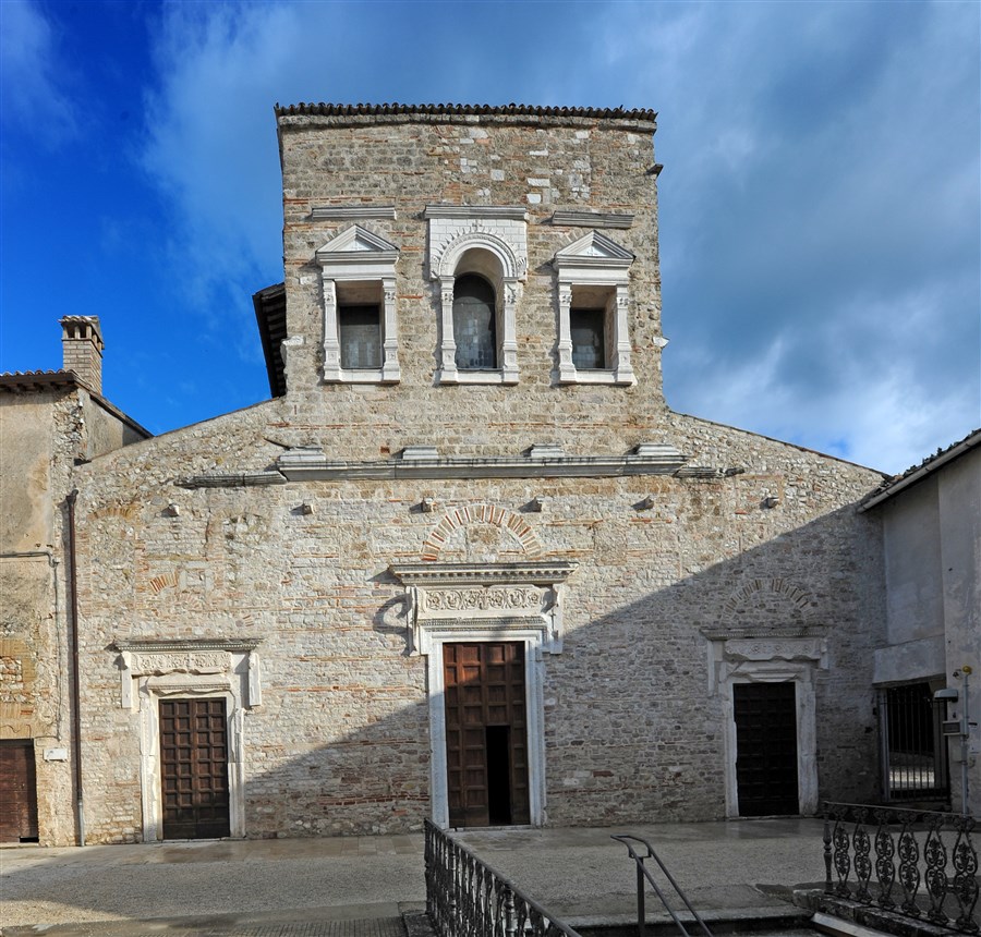Spoleto | De basiliek van San Salvatore - Spoleto | Secret World Trip Planner