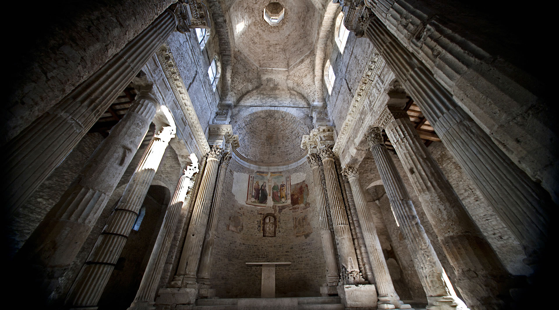 Spoleto | De basiliek van San Salvatore - Spoleto | Secret World Trip Planner