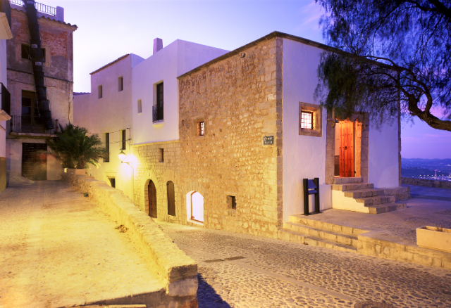 Le centre d'information de Madina Yabisa - Eivissa | Secret World Trip Planner