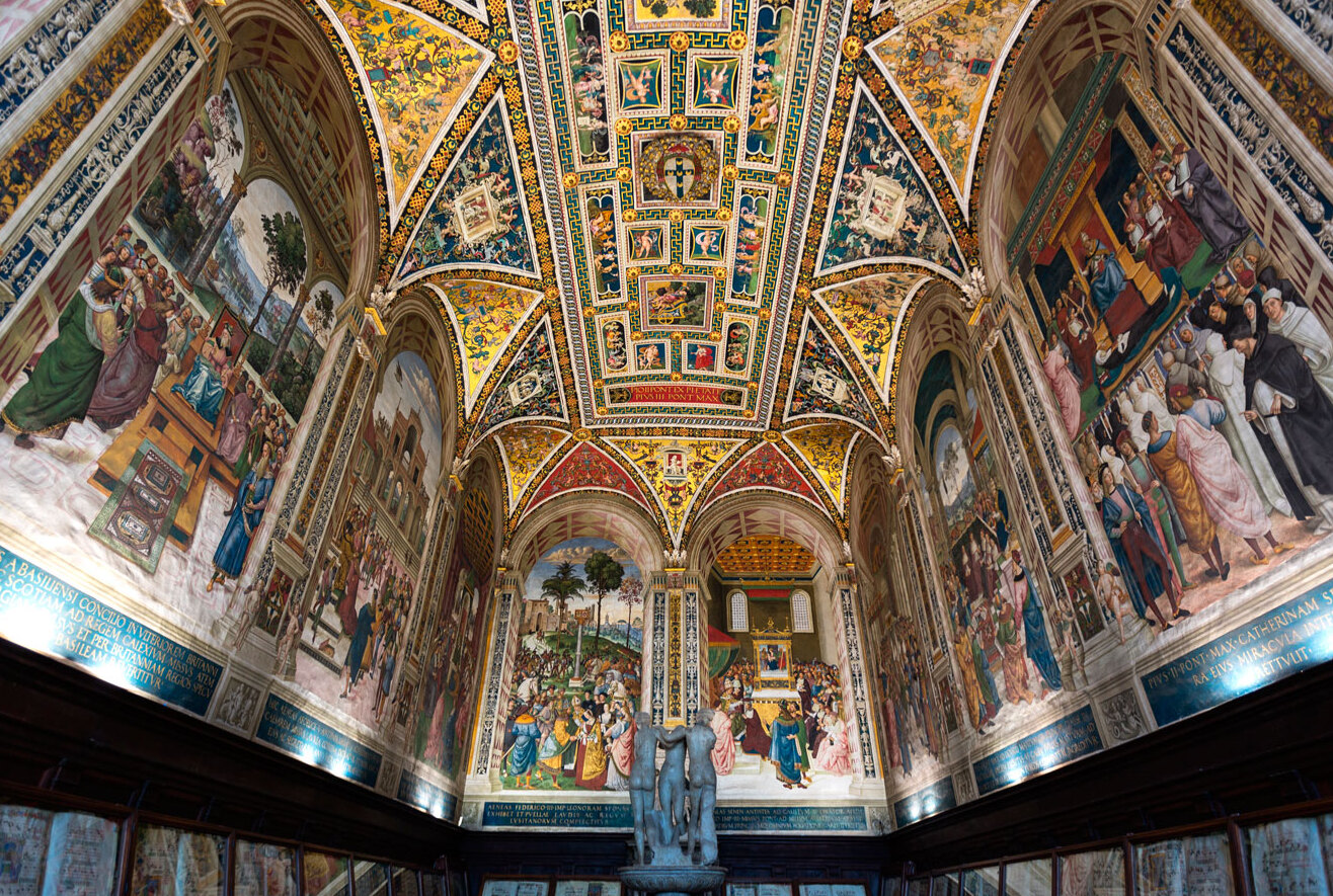 Księgarnia Piccolomini i jej piękne malowidła ścienne - Siena | Secret World Trip Planner