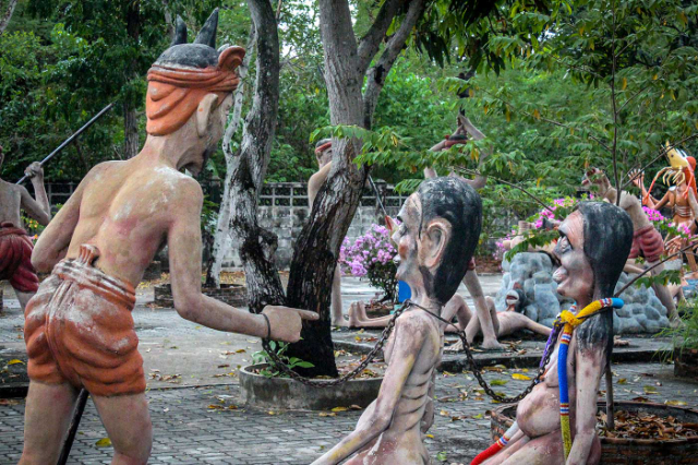 왕생석 지옥 정원 - Tambon Saen Suk | Secret World Trip Planner