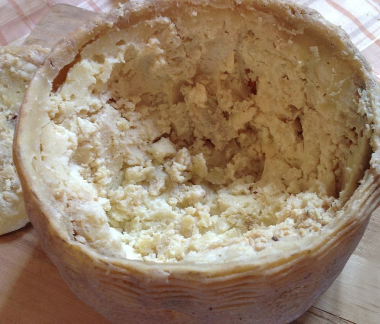 Pecorino marcetto (auch Cacio marcetto genannt) - Castel del Monte | Secret World Trip Planner