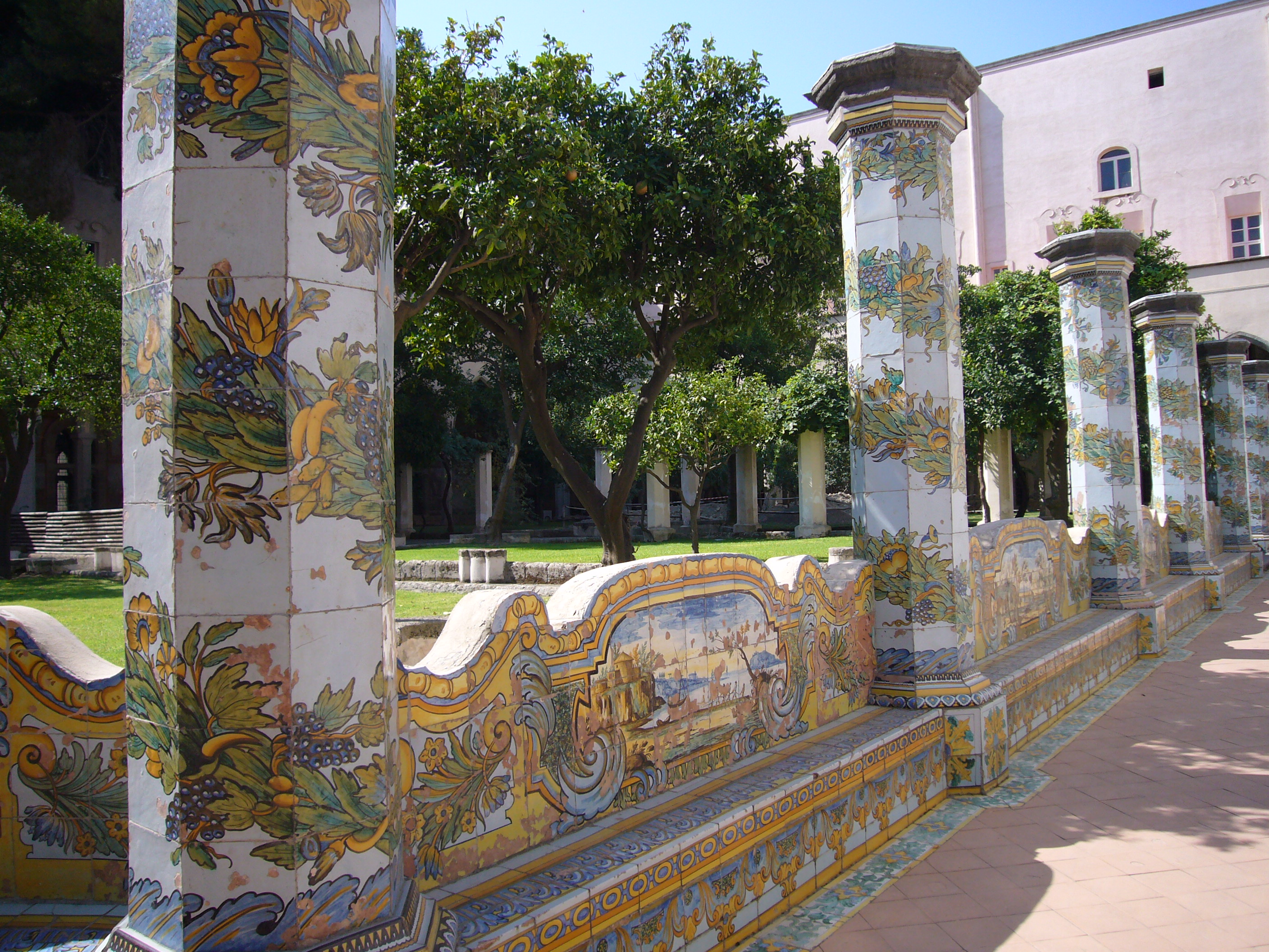 Majolica klooster van Santa Chiara - Napoli | Secret World Trip Planner