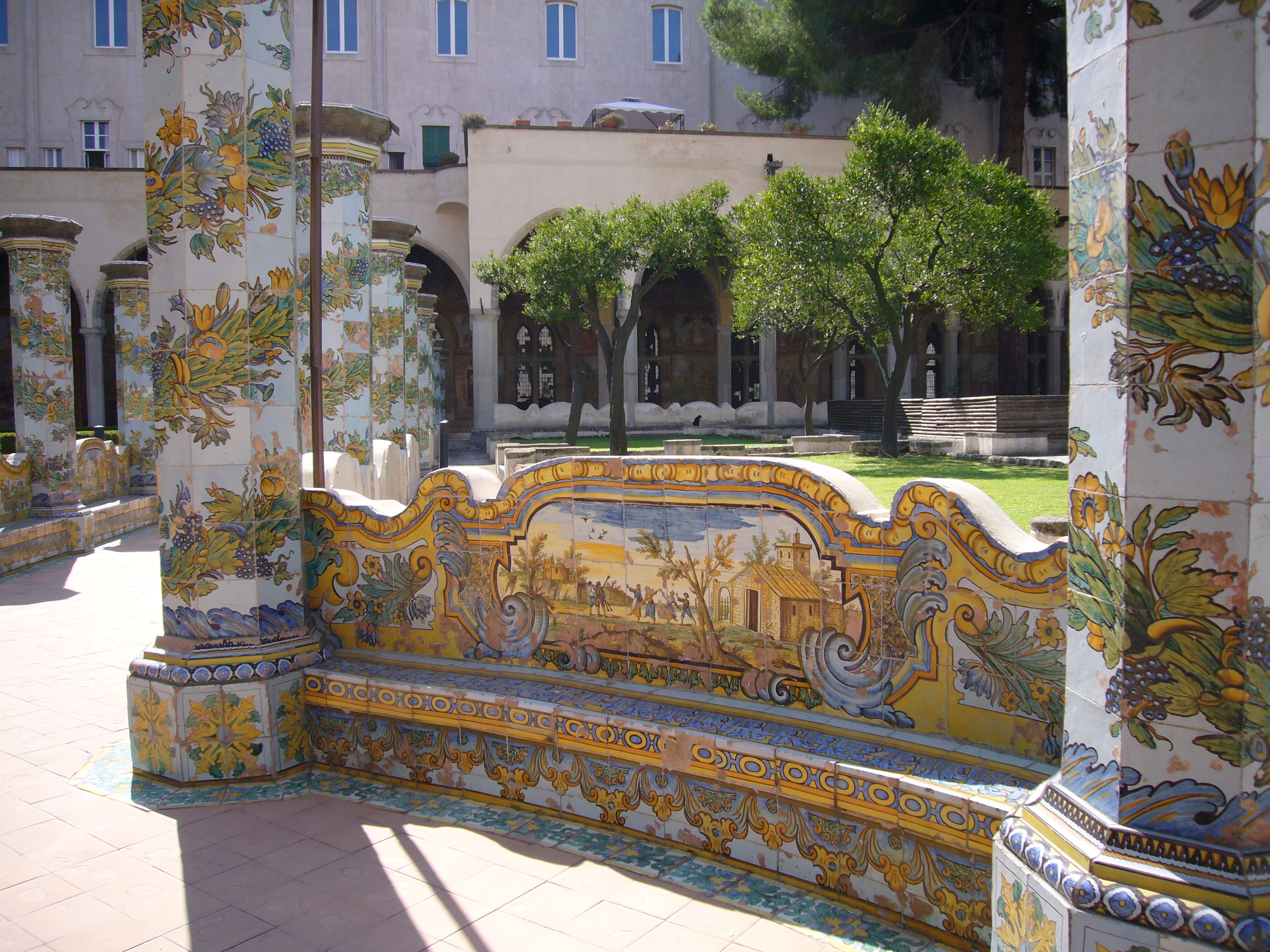 Majolica klooster van Santa Chiara - Napoli | Secret World Trip Planner
