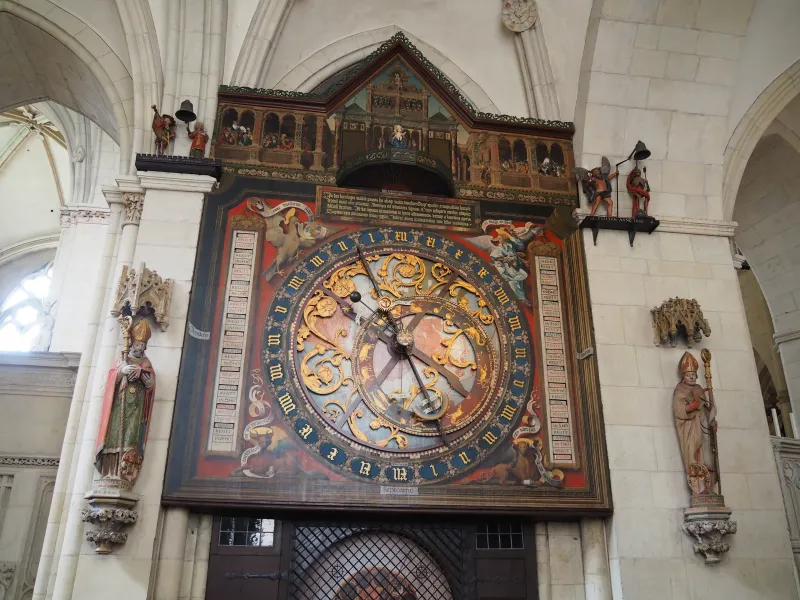 Astronomische Uhr im Münsteraner Dom, - Münster | Secret World Trip Planner