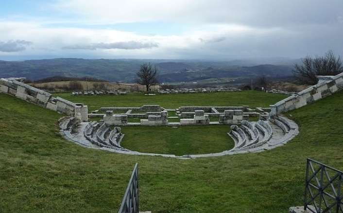 Das antike Theater von Pietrabbondante - Pietrabbondante | Secret World Trip Planner