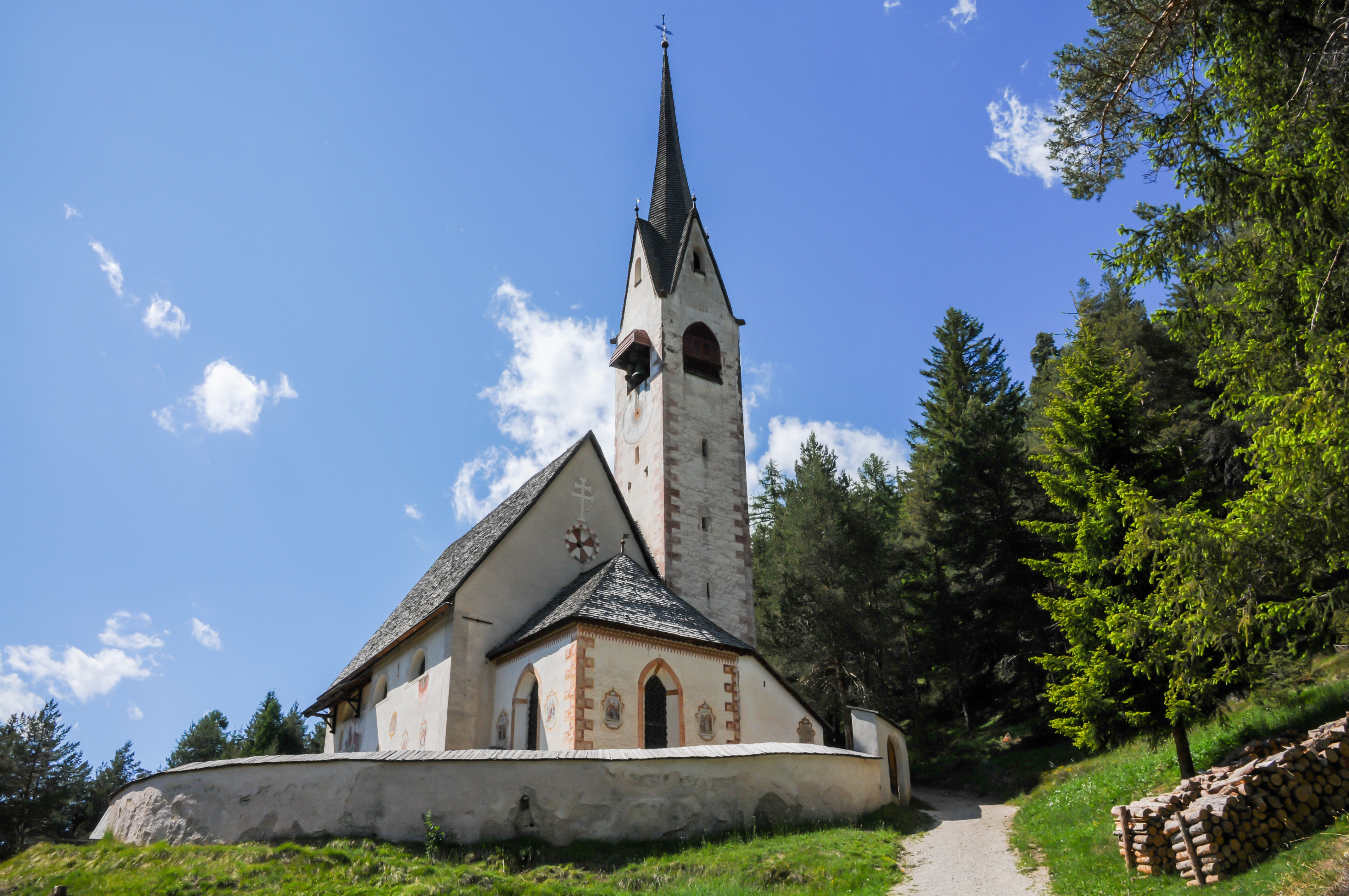 Church of San Giacomo in Ortisei - 39046 Ortisei BZ | Secret World Trip Planner