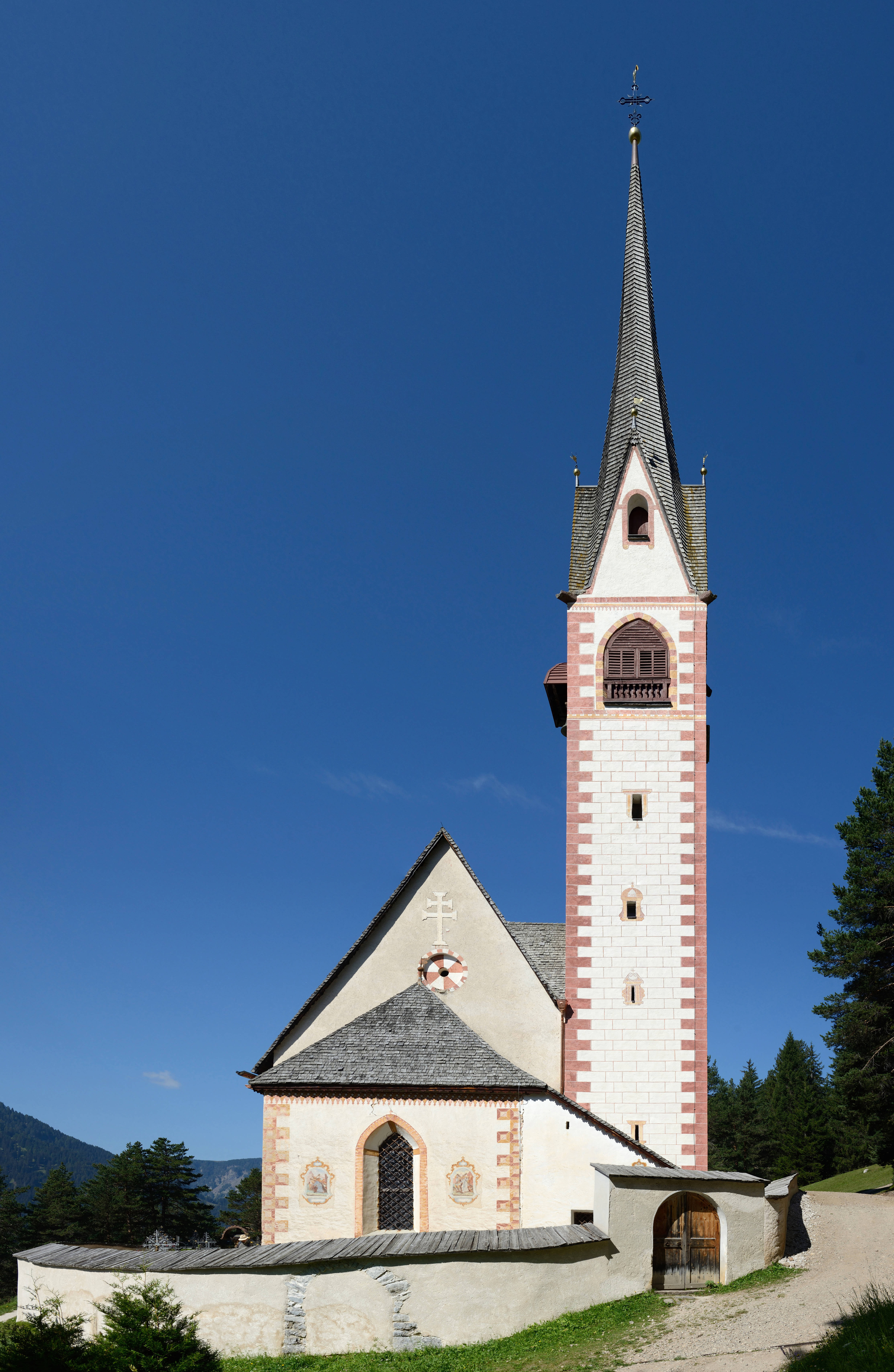 Church of San Giacomo in Ortisei - 39046 Ortisei BZ | Secret World Trip Planner