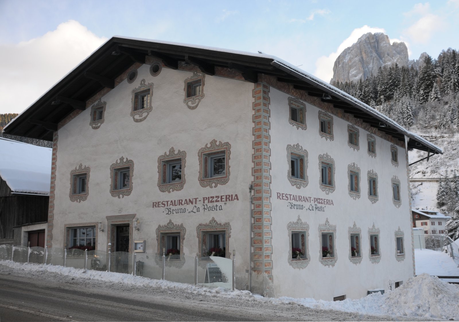 Санта-Кристина и одна из самых больших кроватей в мире - Santa Cristina Valgardena | Secret World Trip Planner