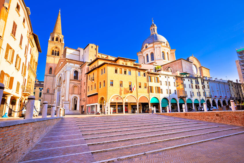 Mantua: Piazza Erbe — Mantova