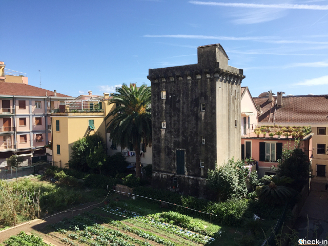 De verdedigingstorens - Cogoleto | Secret World Trip Planner