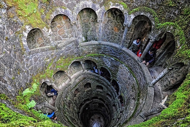 La Torre en Quinta de Regaleira, Portugal — Sintra